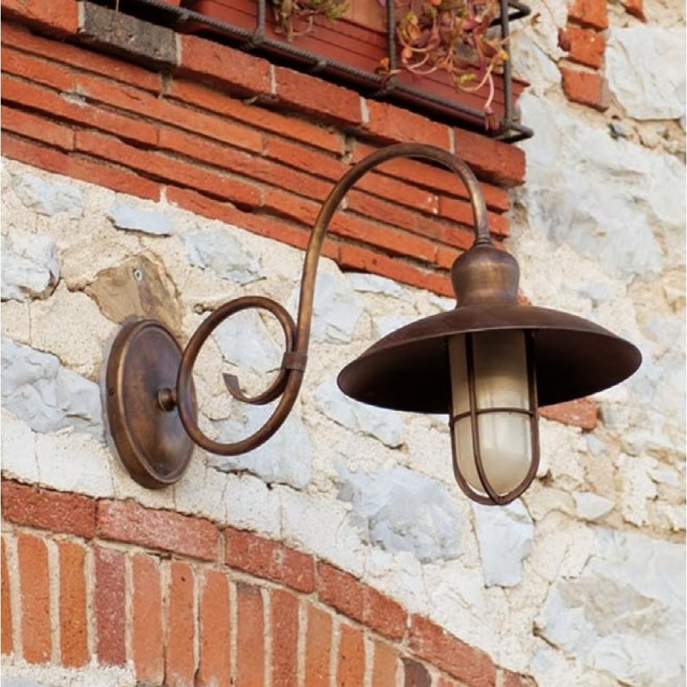 mediteranska exterierova lampa medena toskanska styl klasicka osvetlenie vonkajsia domova stena rustikalna vintage talianska vodotesna ip chranena kvalitna vidiecky dom renovacia toskana.jpg